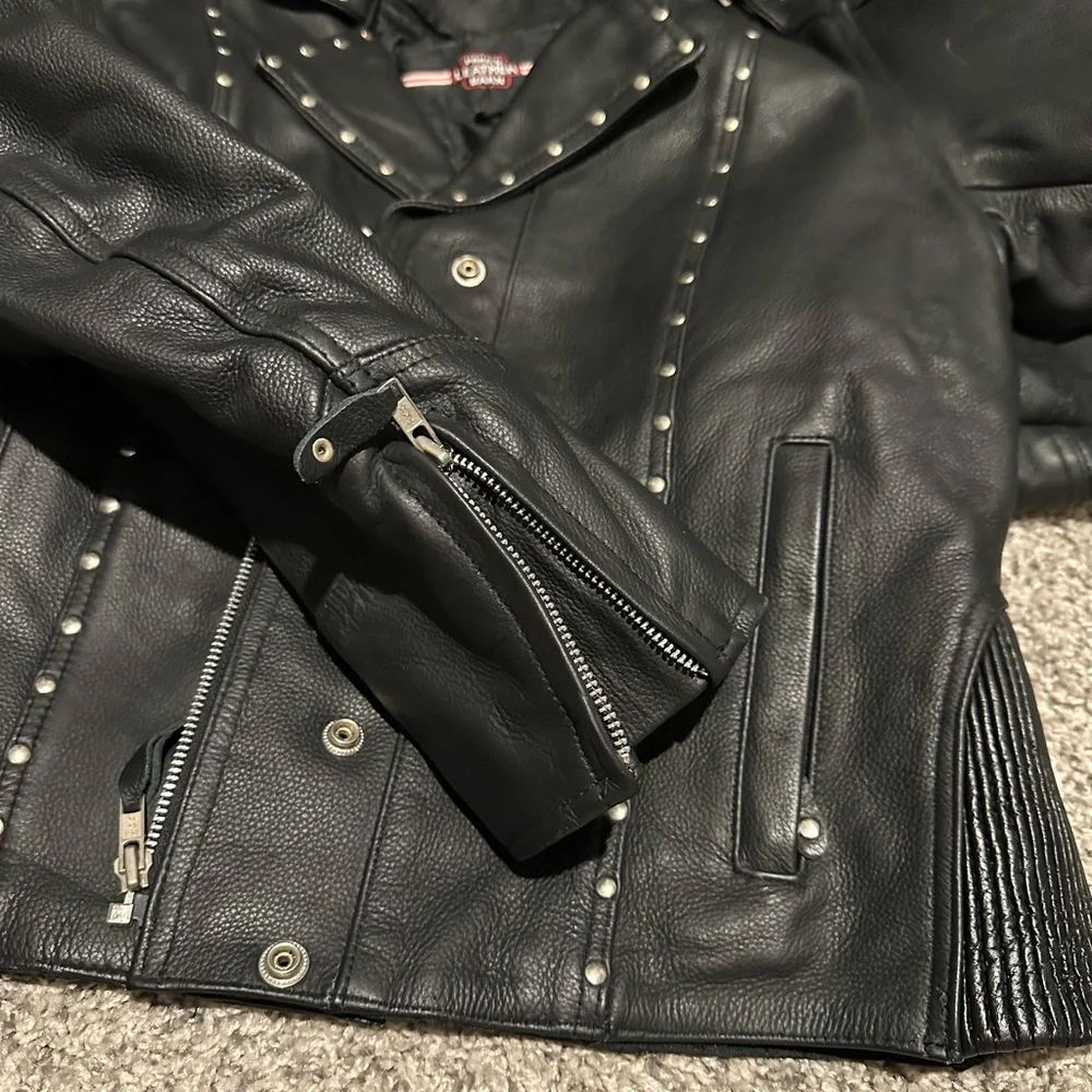 Ladies Leather Jacket with silver accents - Picture 5 of 6